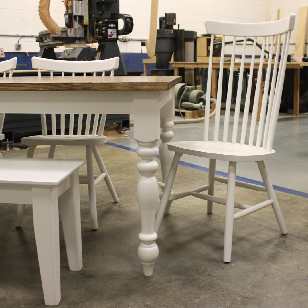 Traditional Turned Leg Dining Table