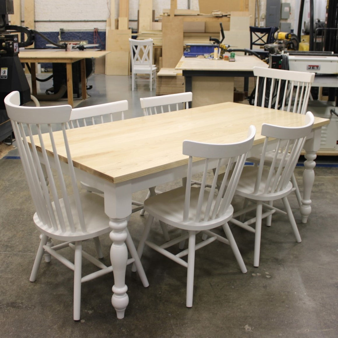 Traditional Turned Leg Dining Table