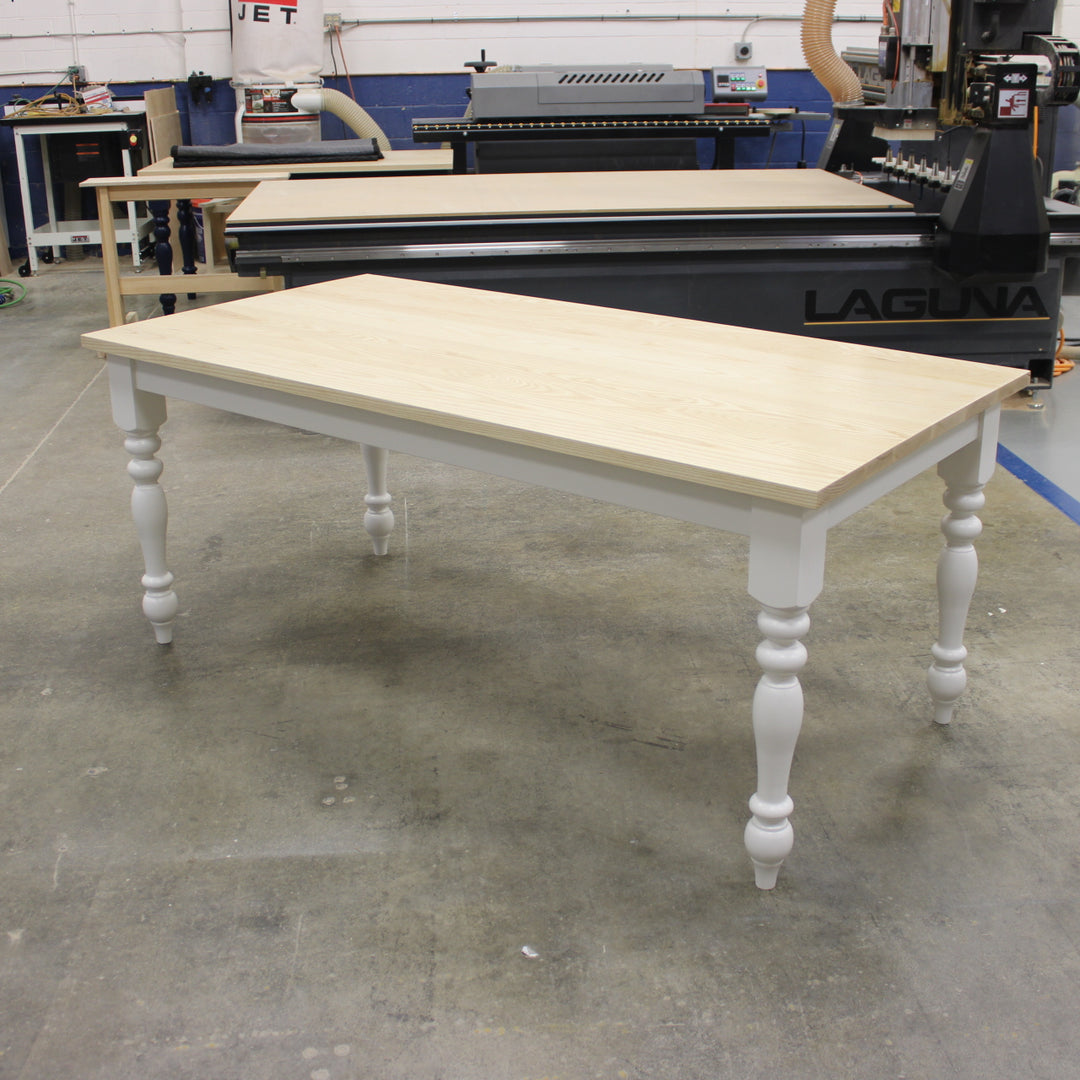 Traditional Turned Leg Dining Table